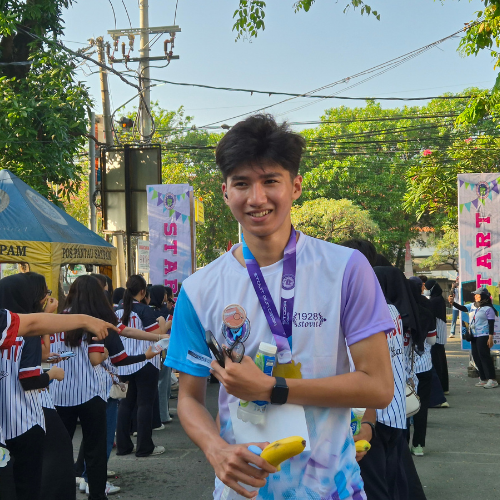 Kebersamaan peserta Stovit Run bersama sivitas akademika FKG Universitas Airlangga